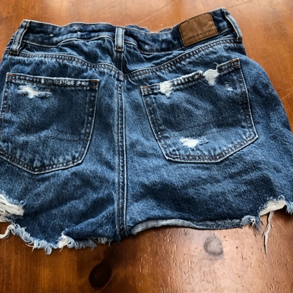 American Eagle size 2 Jean shorts- fun shorts to wear for those long summer days - Picture 9 of 9